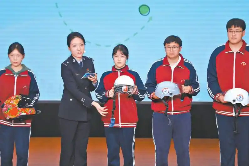 北京：中小学开讲交通安全“第一课”